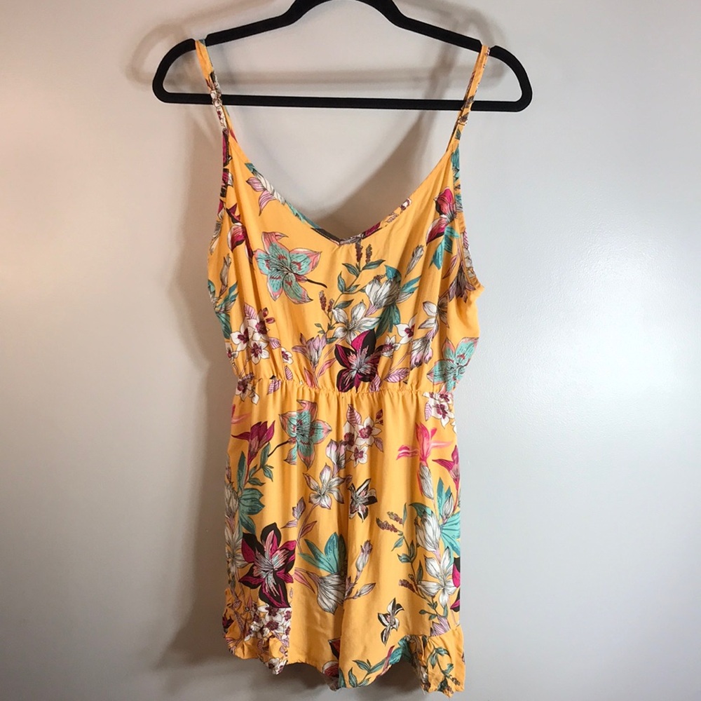 UK2LA Floral Romper Size Large